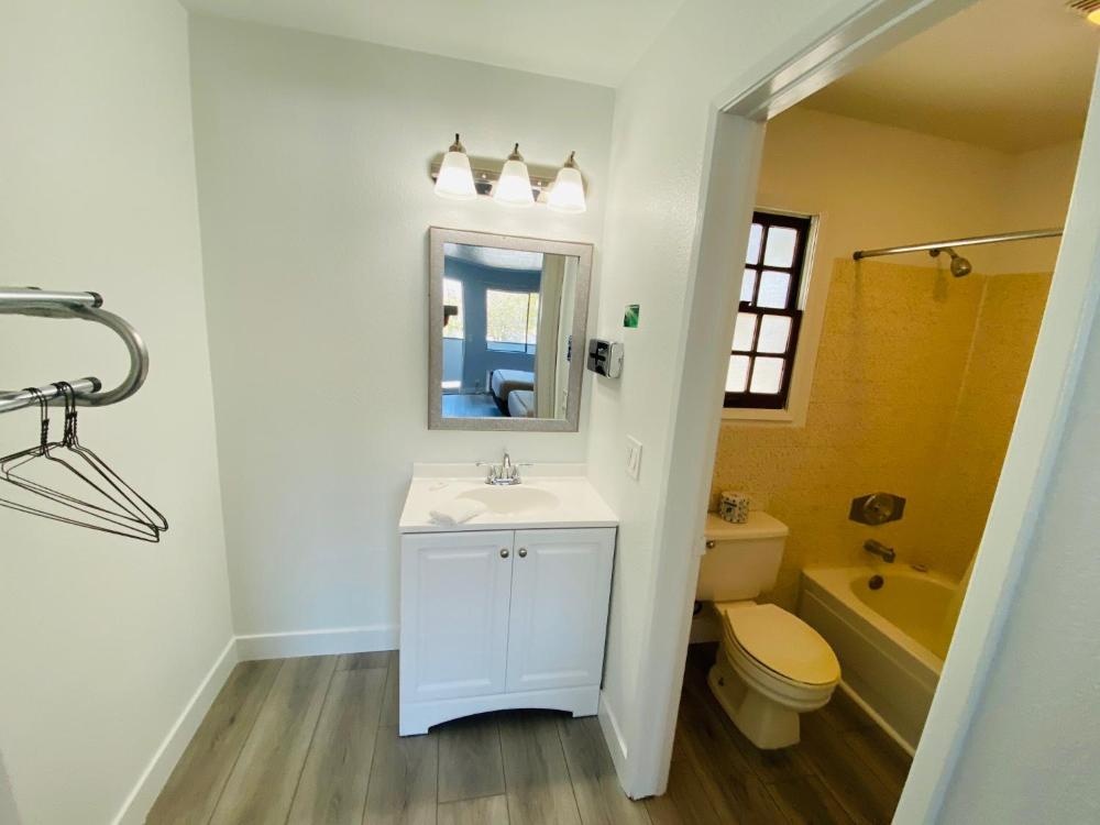 Deluxe Double Room (2 Adults + 1 Child)